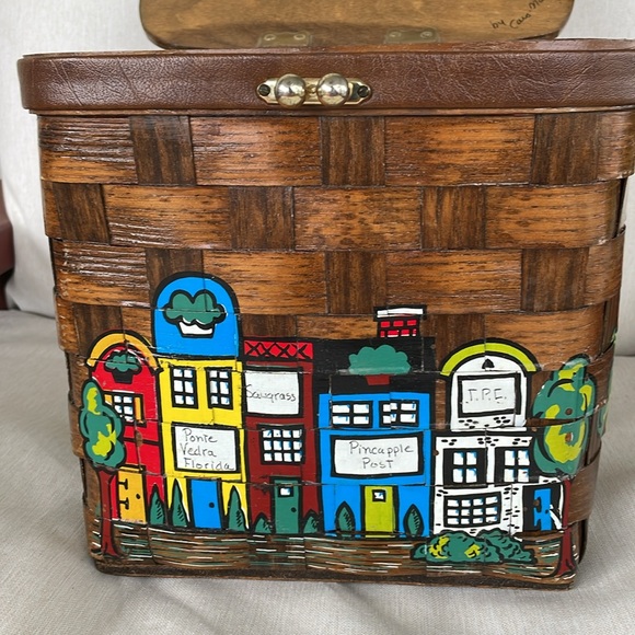 Caro Nan Vintage Wood Painted Basket Purse  with Colorful City Design - Picture 4 of 13